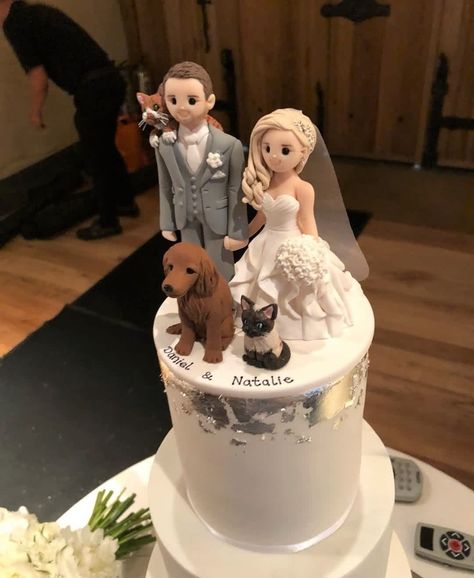 Dinosaur Wedding Cake, Simple Wedding Cake Toppers, Unique Wedding Cake Toppers, Wire Wedding Cake Topper, Bling Wedding Cakes, Wedding Cake With Initials, Unique Wedding Cake, Dog Cake Topper Wedding, Disney Wedding Cake