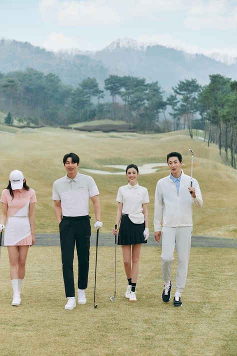 Korean Active Wear, Old Money Golf Outfit Men, Korean Golf Fashion, Old Money Golf Outfit, Old Money Sport Outfit, Golf Aesthetic Outfit, Golf Poses, Golf Couple, Golf Uniform