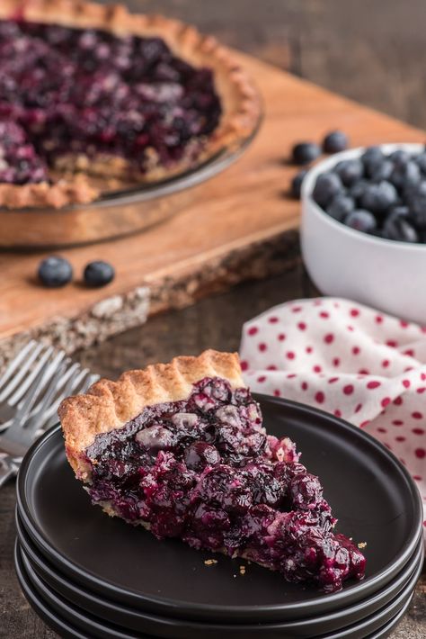 Homemade Blueberry Pie - An Italian in my Kitchen Berry Pie Filling, Homemade Blueberry Pie, Homemade Pie Recipes, Fresh Fruit Desserts, Blueberry Filling, Tuna Patties, Easy Puff Pastry, Blueberry Pie Filling, Frozen Pie