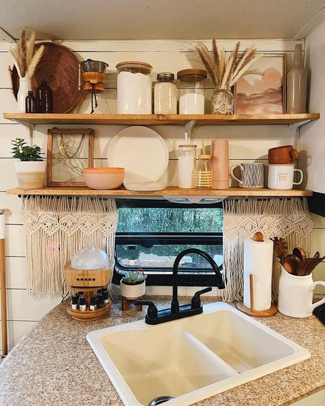 Boho Camper Ideas, Boho Camper Kitchen, Boho Mobile Home Remodel, Boho Camper Interior Bohemian Style, Boho Travel Trailer Decor, Boho Trailer Interior, Boho Camper Remodel, Boho Rv Decor, Boho Travel Trailer