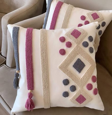 Punch Needle Home Decor, Punchneedle Patterns Free, Punch Pano, فن النسيج, Pillow Cases Diy, Cushion Embroidery, Simple Hand Embroidery Patterns, Sewing Cushions, Creative Gift Wraps