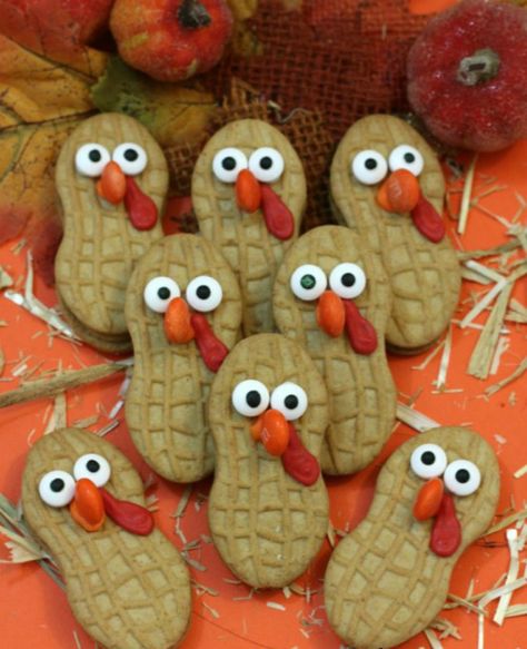 21 Googly-Eye Thanksgiving Turkey Treats That Are (Almost) Too Cute to Eat | Brit + Co Nutter Butter Acorns, Thanksgiving Turkey Treats, Turkey Desserts, Butter Turkey, Cookies Thanksgiving, Acorn Cookies, Delicious Halloween Treats, Thanksgiving Desserts Kids, Kids Food Crafts