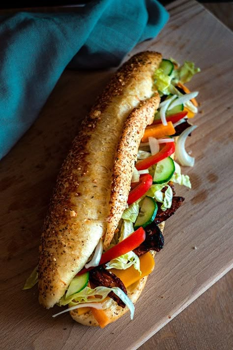 Hamburger Hotdogs, Baguette Sandwich, Subway Sandwich, Panini Sandwiches, Homemade Sandwich, Sandwich Wraps, French Recipes, Burgers Sandwiches, Wrap Sandwiches