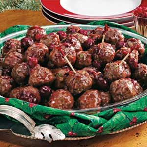 "Christmas Meatballs" My SIL Bekka makes these all the time and I just made it recently. YUM! Doesn't have to be Christmas - just need a can of cranberry sauce on hand. Some stores carry it year-round. Christmas Meatballs, Christmas Cocktail, Holiday Dinners, Christmas Menu, Xmas Food, Christmas Party Food, Christmas Cooking, Christmas Appetizers, Cranberry Sauce