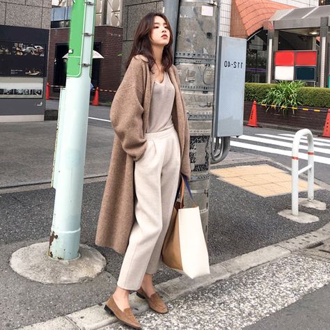 Long Dress Cardigan Outfit, Beige Cardigan Outfit, Outfit With Long Cardigan, Outfits For Japan, Japanese Winter Fashion, Winter Cardigan Outfit, Knit Cardigan Outfit, Long Cardigan Outfit, Cardigan Fall Outfit