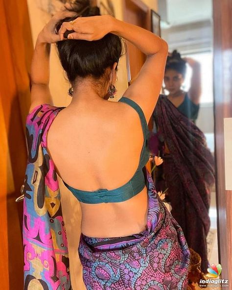 Sakshi Agarwal Indian Fashion Influencers, Backless Saree Blouse, Sarees Modern, Blouse Designs Trendy, Saree Accessories, Backless Blouse Designs, Indian Fashion Saree, Backless Blouse, Malayalam Actress