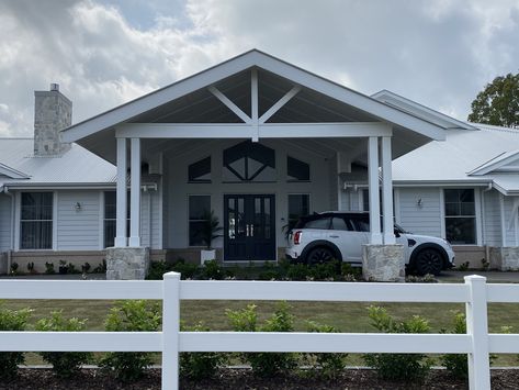 Portico Carport, Farmhouse Carport Ideas, Carport Entrance, Australian Farmhouse, Modern Hamptons Style, Wooden Carports, Modern Hampton, Homestead House, Hampton Style