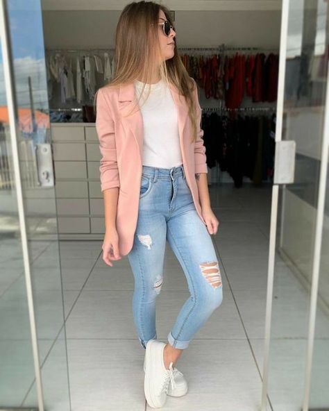 Como combinar blazer y tenis para esta temporada Outfits Fresas, Outfits Con Jeans, Blazer Outfits Casual, Blazer Outfit, Mode Casual, Causual Outfits, Pink Blazer, Casual Chic Outfit, Business Outfit