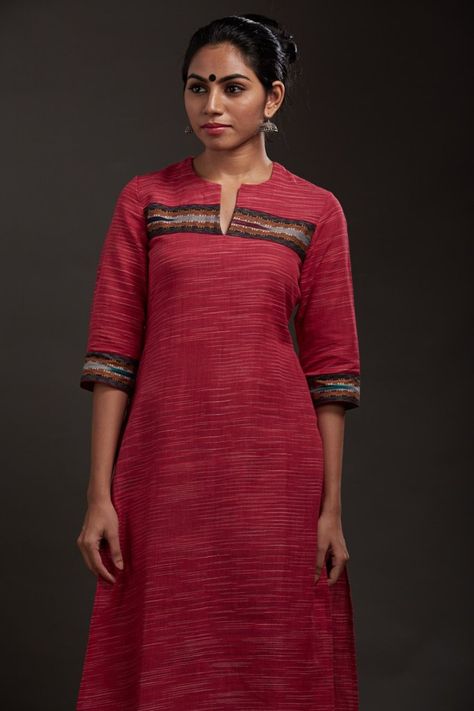 Plain Kurti Designs, Khadi Kurta, Salwar Neck Designs, Indian Kurti Designs, Tenun Ikat, Kurta Patterns, Churidar Designs, Simple Kurta Designs, Designer Kurti Patterns