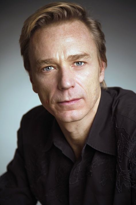 GUYS ITS OUR MASTER  THIS IS THE MASTER FOR THE NEXT SEASON HE'S NOT JOHN SIMM BUT OMG ITS OUR MASTER Ben Daniels, The Sinner, Character Bank, Bbc Doctor Who, Christopher Eccleston, Makeup Class, Stage Actor, Best Supporting Actor, Wibbly Wobbly Timey Wimey Stuff