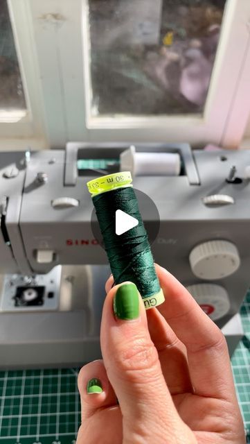 Jessica Shaw on Instagram: "How to thread your sewing machine 🙂🪡 video 6 of my beginner sewing series! A lot of the times when your machine threads are nesting or not sewing properly, it’s because the machine isn’t threaded correctly. Whenever this happens, I’ll re-thread my machine before adjusting anything else, and usually it’s fixed! 🪡😅 Machine used: Singer Heavy Duty 4432 Get 10% off @singernorthamerica with my code JESSICASHAW #singerambassador #sewing #sewinglove #sewingmachine #sewistsofinstagram #sewistofinstagram #sewist #beginnersewing" Sewing Machine Video, Pillow Hacks, How To Thread, Paper Craft Techniques, Sewing Machine Needle, Sewing Machine Projects, Machine Video, Sewing Easy Diy, Beginner Sewing