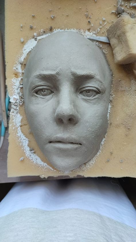 Clay Face On Canvas, Ceramic Masks Ideas Faces, Clay Face Sculpture, Clay Mask Art, Ap Ceramics, Crayola Air Dry Clay, Ceramic Faces, Sculpture Portrait, Art Competition Ideas