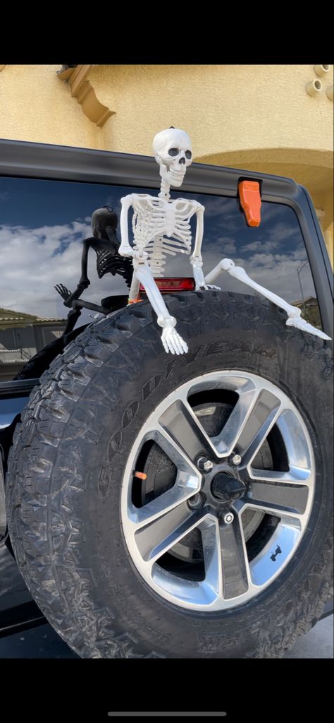 decorated jeep wrangler for halloween time Halloween Decorated Jeep Wrangler, Jeep Tire Halloween Decorations, Halloween Jeep Decor, Jeep Halloween Decor, Fall Jeep Decorations, Jeeps Decorated For Halloween, Jeep Wrangler Decor, Decorate Jeep For Halloween, Jeep Wrangler Decorations