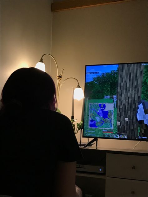 Playing Xbox Aesthetic, Minecraft With Friends Aesthetic, Minecraft Gamer Aesthetic, Minecraft Gaming Aesthetic, Minecraft Friends Aesthetic, Playing Minecraft Aesthetic, Playing Videogame Aesthetic, Playing Games Aesthetic, Minecraft Date