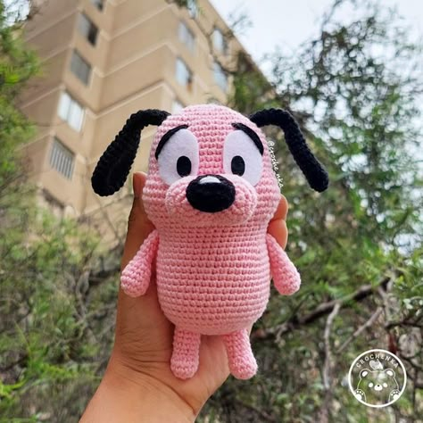 Ideas Para Tejer A Crochet, فن النسيج, Harry Potter Crochet, Courage The Cowardly Dog, Cowardly Dog, Easy Crochet Animals, Dog Crochet, Beginner Crochet Projects, Crochet For Boys