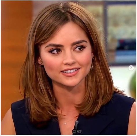 90s Layered Hair Front View, 90s Blowout Mid Length, Soft 90s Long Bob, 90s Voluminous Hair Short, 90s Blowout Hair Short Curtain Bangs, Jenna Coleman Haircut, Jenna Coleman Hair, Gal Gabot, Front Hair