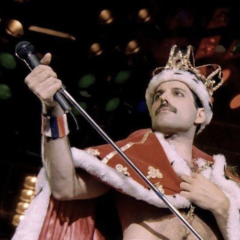 Freddie Mercury Pfp, Queen Pfp, Freddy Mercury, Insta Icon, Queen Pictures, Queen Freddie Mercury, British Rock, Wembley Stadium, John Deacon