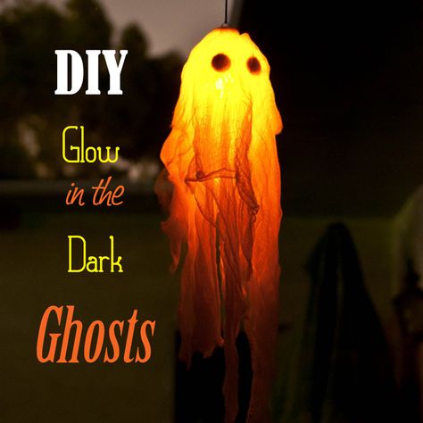 AAAH!!! Easy and perfect decoration!  An ornament + glow stick inside of it + cheesecloth over it = a cute ghost!! Diy Glow In The Dark, Halloween Ghost Craft, Scary Halloween Decorations Diy, Glow In The Dark Halloween, Halloween Diy Outdoor, Ghost Crafts, Diy Glow, Dark Halloween, Creepy Halloween Decorations