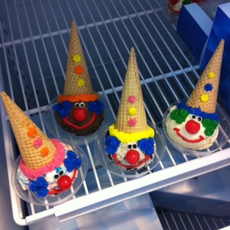 Clown Desserts, Clown Party Ideas, Clown Cones, Clown Ice Cream, Ice Cream Clown, Clown Core Aesthetic, Clown Cake, Clown Pics, Clown Party