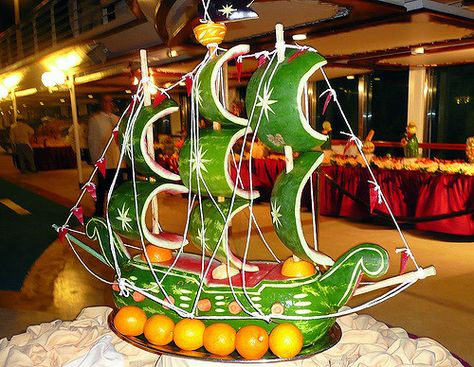 Pirate Ship Watermelon, Veggie Art, Decoration Buffet, Fruit Creations, Watermelon Art, Watermelon Carving, Food Sculpture, Fruit Displays, Fruit And Vegetable Carving