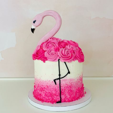 Diy Flamingo Cake, Flamingo Birthday Cakes, Flamingo Smash Cake First Birthdays, Flamingo Cake Birthday, Flamingo Smash Cake, Flamingo Cake Ideas, Flamingo Birthday Party Cake, Pink Flamingo Cake, Flamingo Cakes