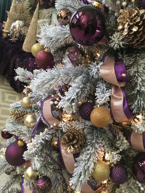 Purple, rose gold, pink, white Christmas tree. Pink White Christmas, Purple Christmas Tree Decorations, Purple Christmas Decorations, Rose Gold Christmas Decorations, Purple Christmas Tree, Christmas Tree Decorating Themes, Rose Gold Christmas, Gold Christmas Decorations, White Christmas Trees