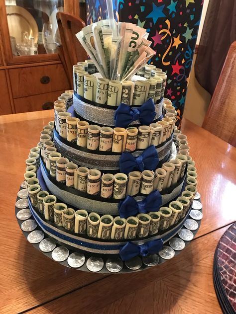 Money Wreath, Money Birthday Cake, Money Cakes, Money Creation, Birthday Cake Gif, Anniversary Crafts, Custom Money, Graduation Money Gifts, Diy Graduation Gifts