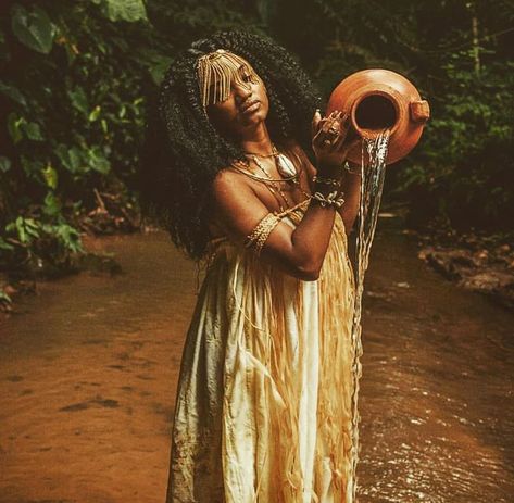 Orisha Oshun, African Traditional Religions, Haitian Revolution, African Goddess, Oh My Goddess, African People, Wild Woman, Fantasy Aesthetic, Arte Popular