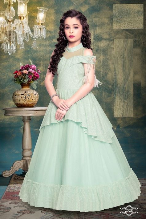 Latest Party Wear Gown, Latest Gown Designs, Long Frocks For Girls, Gowns Indian, Indian Gown, Cold Shoulder Gown, Gown Indian, Long Frock Designs