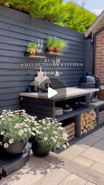 Sun Terrace Ideas Patio, Outdoor Kitchen Worktop Ideas, Outdoor Kitchen On Gravel, Timber Outdoor Kitchen, Simple Outdoor Kitchen Ideas Diy, Garden Kitchen Outdoor, Diy Bbq Area, Garden Bbq Area, Outdoor Kitchen Diy