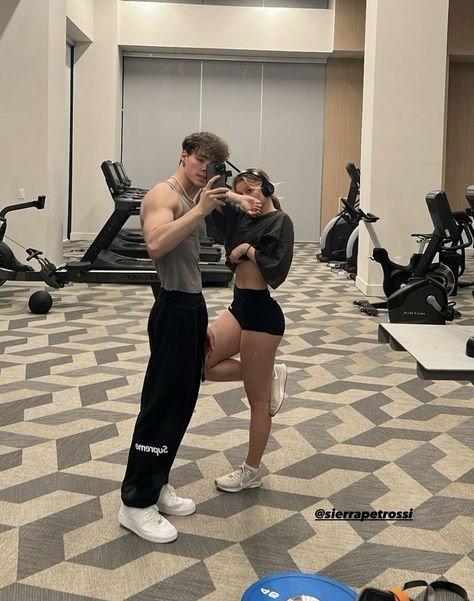 Gym Couple Poses, Couple Poses Ideas, Gym Poses, Gym Couple, Fit Couple, Partner Yoga, Zach Herron, Why Dont We Boys, Best Gym