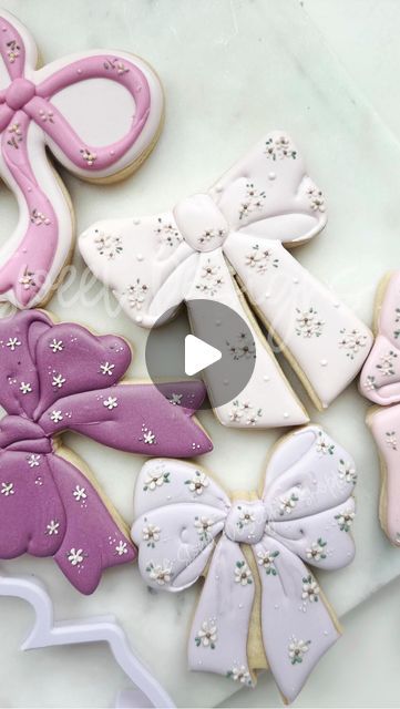 Bow Cookies Decorated, Bow Sugar Cookies, Coquette Cookies, Bow Cookies, Cookie Boxes, Shower Cookies, Glitter Dust, Bow Tutorial, Flower Cookies