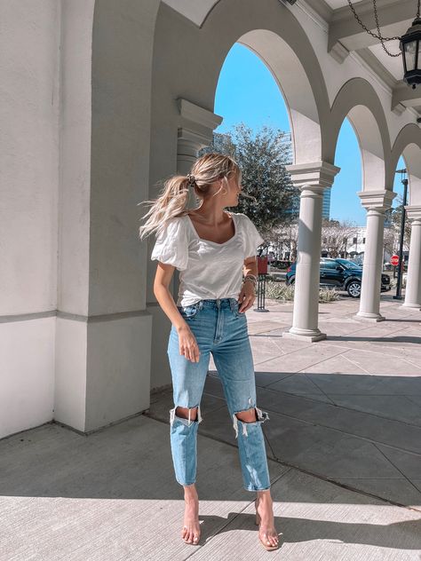 Casual Date Night Outfit Summer Curvy, Date Outfit Jeans, Clear Heels Outfit, Casual Date Night Outfit Summer, Night Outfit Casual, Date Night Outfit Casual, Date Night Outfits Spring, 2023 Winter Fashion, Night Outfits Winter