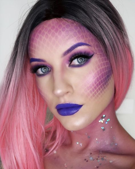 Pink mermaid Halloween inspo... IG: anneesor Axolotl Makeup Look, Axolotl Makeup, Pink Mermaid Makeup, Mermaid Eye Makeup, Deer Halloween Makeup, Scary Mermaid, Weird Makeup, Mermaid Things, Groove Cruise