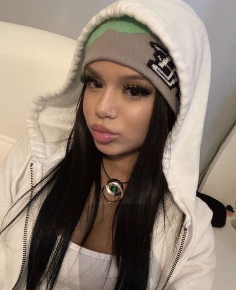 Baddie White Girl, Emo Makeup Tutorial, Drip Fits, Cute Beanies, Model Inspo, Types Of Girls, Photo Makeup, Baddie Makeup, Black Doll