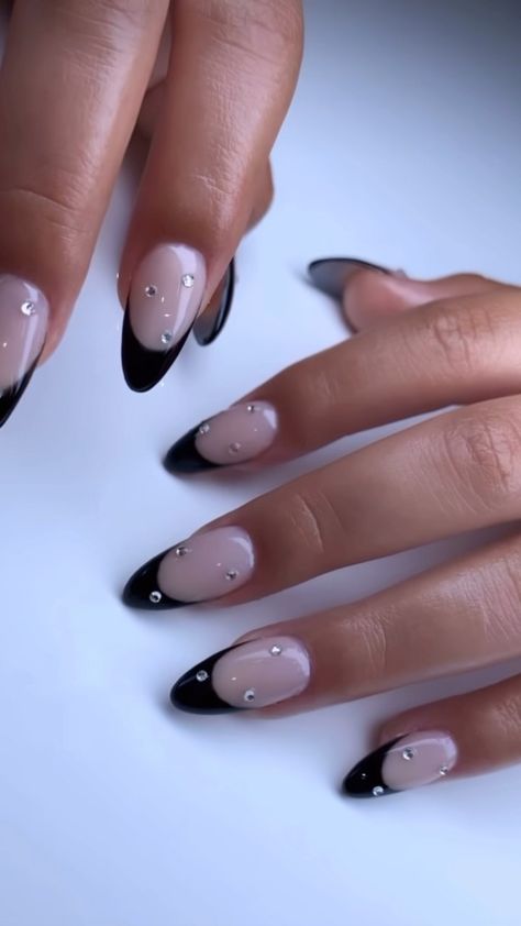 Nail Designs Round Shape, White Nail Inspo Short, Almond Round Nails, Nail Designs Round, Short Almond Nails Ideas, White Nail Inspo, Nail Inspo Short, Almond Nails Ideas, Country Acrylic Nails