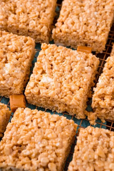 Salted Caramel Rice Krispies, Caramel Rice Krispies, Peanut Butter Rice Krispie Treats, Rice Crispy Treats Recipe, Fall Dinners, Krispie Treats Recipe, Rice Krispies Treats, Krispy Treats, Krispies Treats