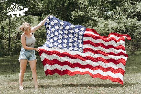 American Flag Blanket - Free Crochet Pattern - The Turtle Trunk Picot Blanket, American Flag Blanket, Foundation Half Double Crochet, Cherokee Rose, Knitting Club, Throw Blanket Pattern, Crochet Blanket Pattern Easy, Christmas Hats, Woven Blankets