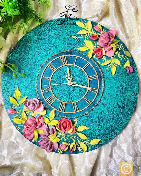 Diy Decorations For Your Room, Lippin Art, Living Room Theme, Wall Clock Painting, Metal Embossing Art, Mandala Crafts, Sculpture Art Projects, Floral Clock, Clock Craft