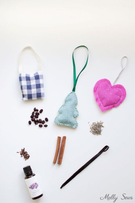 DIY Natural Air Fresheners - Make these Car Air Fresheners using natural ingredients - tutorial by Melly Sews Diy Car Air Freshener, Felt Air Freshener, Melly Sews, Diy Air Freshener, Car Things, Home Air Fresheners, Natural Air Freshener, Car Organization, Diy And Crafts Sewing