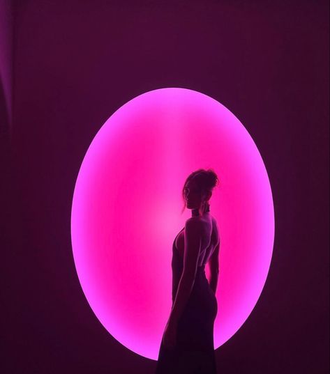 James Turrell, Hailey Baldwin, Instagrammer, Hailey Bieber, Pink Light, Up Girl, Wall Sculptures, Pink Aesthetic, Kendall Jenner