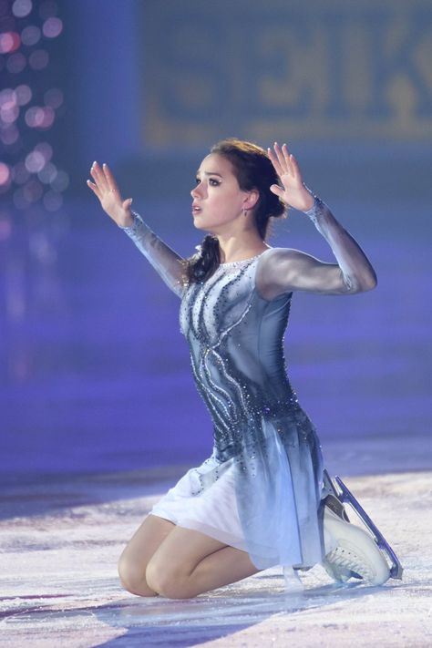 Ice Skating Costumes, Figure Skating Outfits, Skating Aesthetic, Ice Girls, Russian Figure Skater, Alina Zagitova, Figure Skating Costumes, Competition Dress, Ice Skaters