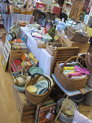 lost property vintage - my stall at the oundle vintage fair, october 2012 Car Boot Sale Display, Suitcase Display, Vintage Market Booth, Craft Fair Vendor, Garage Sale Tips, Market Harborough, Lost Property, Antique Booth Displays, Antique Mall Booth