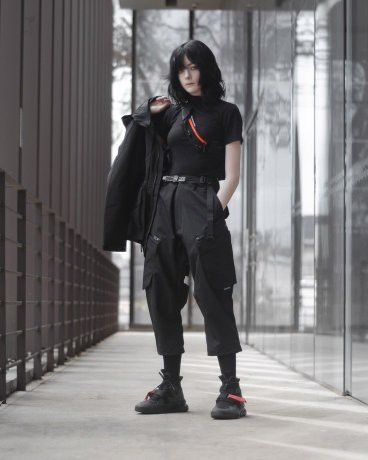 Techwear Female, Techwear Girl Outfit, Techwear Girl, Techwear Streetwear, Techwear Outfits, Techwear Fashion, Female Pose Reference, Dark Wear, Fashion Attire