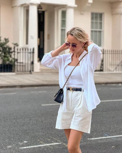 What To Wear With White Shorts: 13 Simple Outfits - The Wandering Girl Sambas Women Outfit, White Shorts Women, Striped Shorts Outfit, Short Women Outfits, Linen Shirt Outfit, Best White Jeans, White Shorts Outfit, Tube Top And Shorts, Cool Girl Outfits