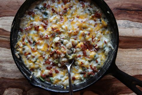 An incredible baked comfort food dish based on the Perini Ranch recipe - green chile hominy with bacon, hatch chiles and LOTS of cheese... Hominy Salad, Hominy Recipes, Hominy Casserole, Green Chili Casserole, Hatch Green Chili, Canned Hominy, Chili Casserole, Hatch Green Chile, Ranch Recipe