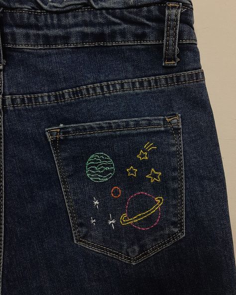 Jean Pocket Designs Embroidery, Jeans Back Pocket Design Embroidery, Emboridary Designs Jeans, Embordery Jeans, Jeans Back Pocket Embroidery, Embroidery Jean Pocket, Jeans Embroidery Ideas Patterns, Embroidery Patterns For Jeans, Jean Embroidery Ideas Pockets