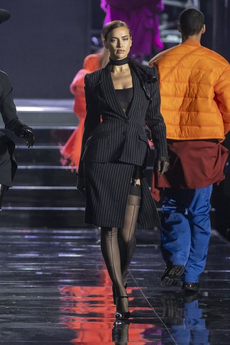 CR Runway X LuisaViaRoma 90th Anniversary Show (LUISAVIAROMA.COM) Irina Shayk Mugler, Irina Shayk Runway, Fashion Show Images, Irina Shayk, Live Fashion, Fashion Fall, Magazine Photography, Large Fashion, Autumn Winter Fashion