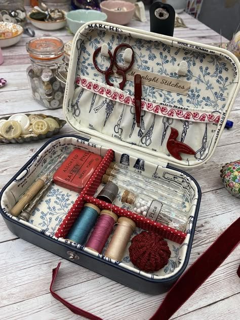 And another! This was a little easy second time around. I think I like this one more than the first as I do love a bit of red, white and… | Instagram Travel Stitching Case, Travel Sewing Case, Suitcase Makeover, Sewing Kit Gift, Sewing Kit Box, Sewing Kit Pattern, Embroidery Cases, Chala Handbag, Stitch Box