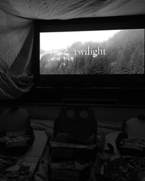 Twilight Sleepover, Twilight Movie Night, Cinema At Home, Movie Night Sleepover, Twilight Party, Twilight Poster, Twilight Movie, 2023 Vision, Fun Friends